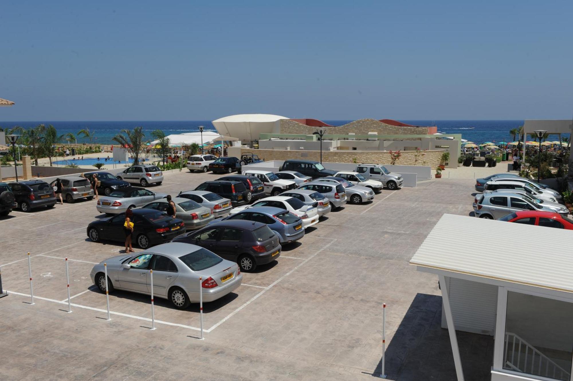 Polyxenia Isaak Luxury Villas And Apartments Protaras Exteriör bild