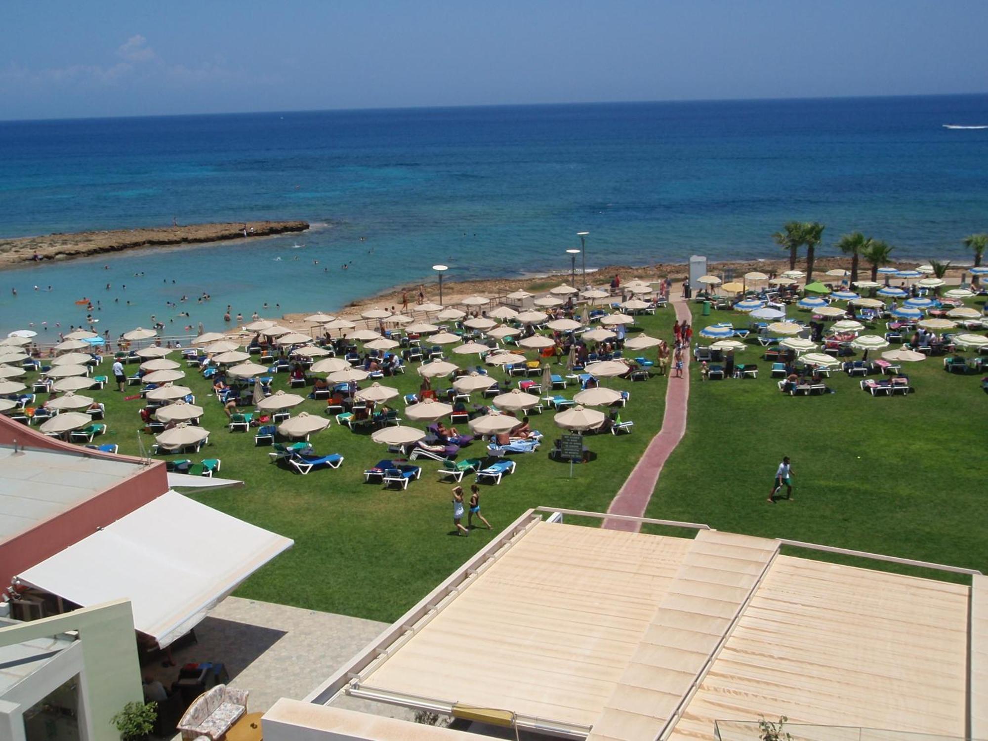 Polyxenia Isaak Luxury Villas And Apartments Protaras Exteriör bild